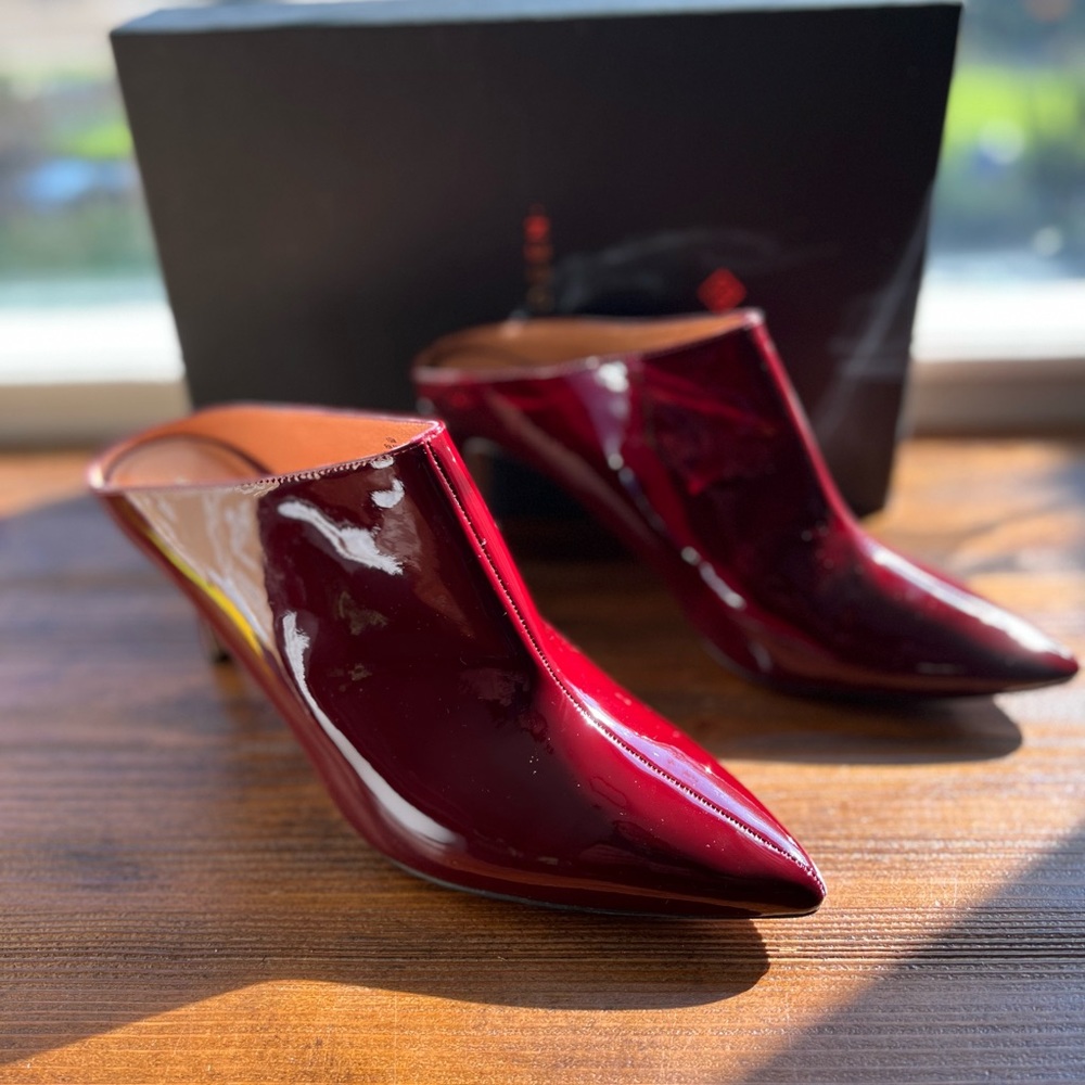 Halogen Lea Berry Patent slides size 10M NEW